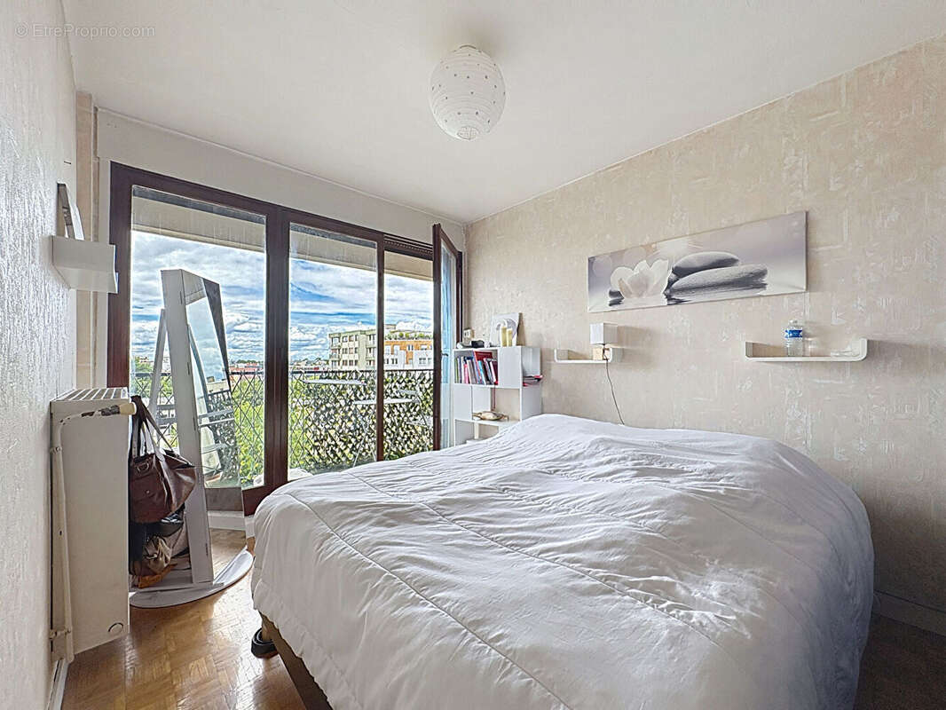 Appartement 4 pièce(s) 73 m2 avec deux balcons au pied du métro L.11 Carnot - photo 10