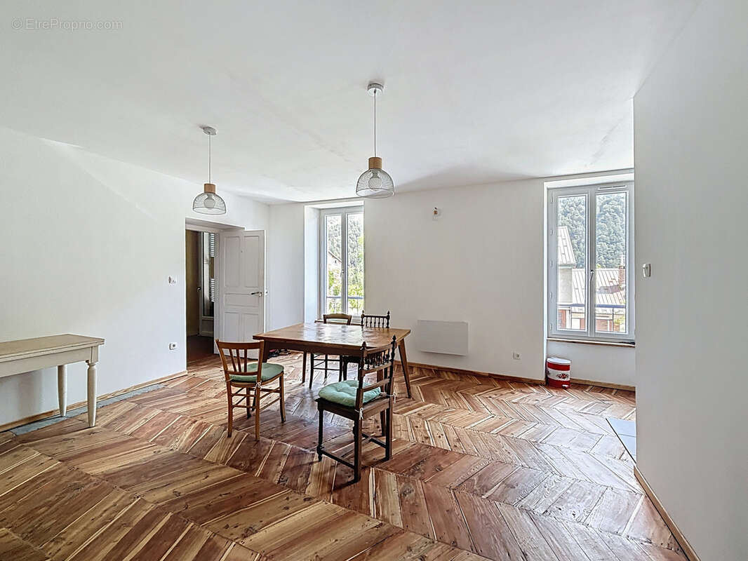 Appartement à LA CONDAMINE-CHATELARD