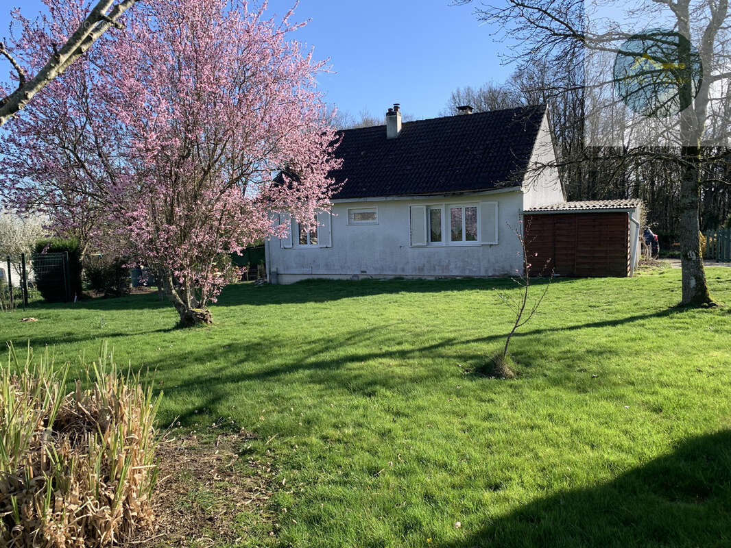 Maison à BAZOCHES-SUR-LE-BETZ
