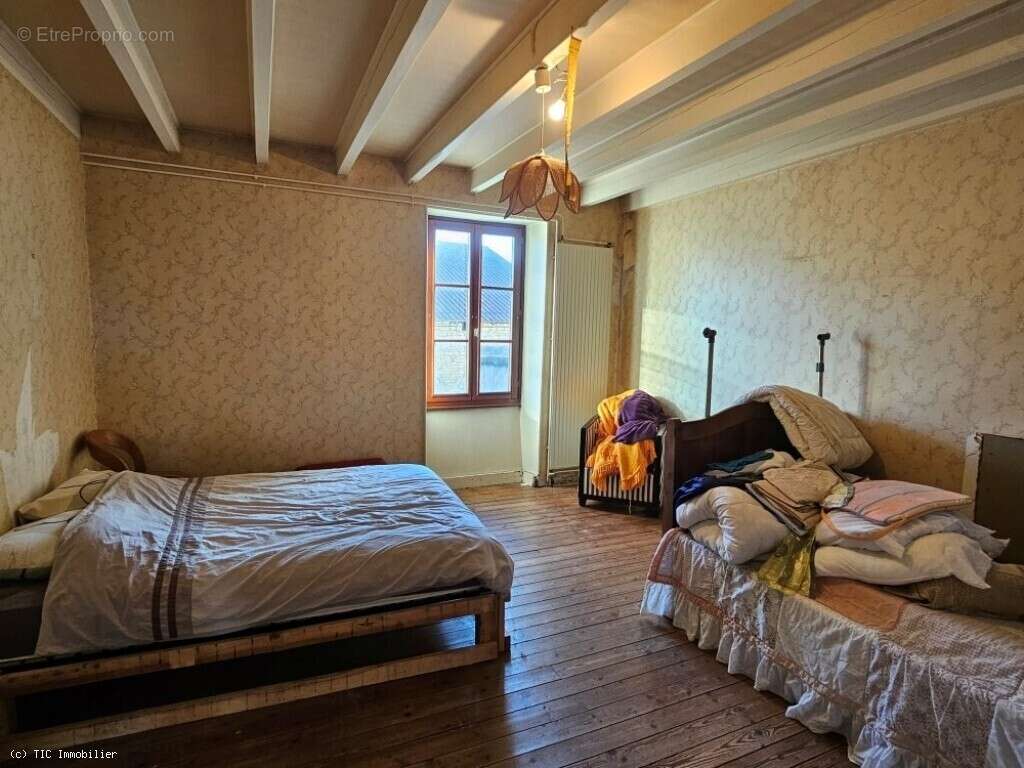 Maison à CHAMPAGNE-MOUTON