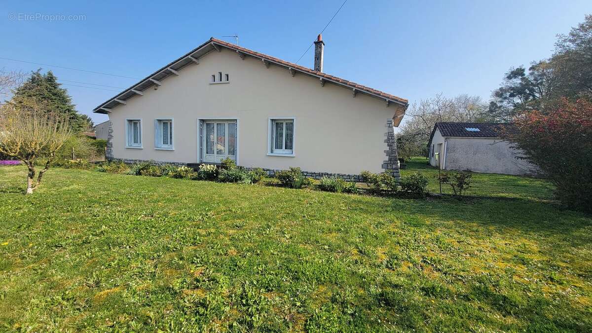 Maison à RUFFEC