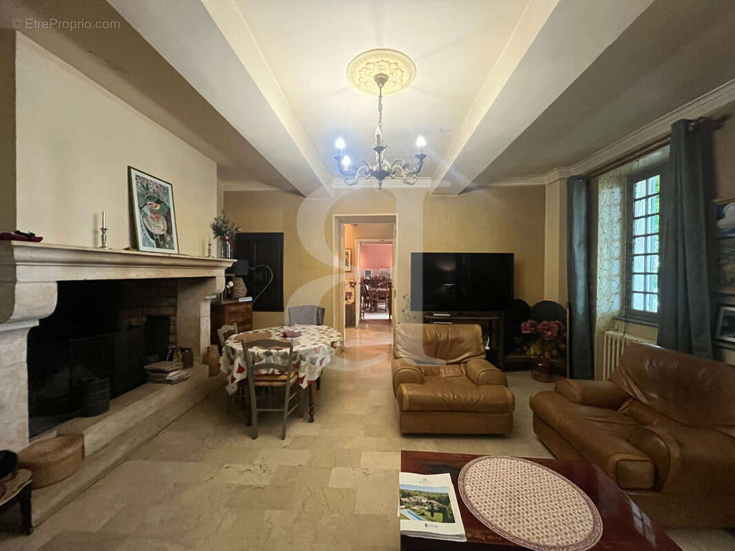 Maison à PERNES-LES-FONTAINES