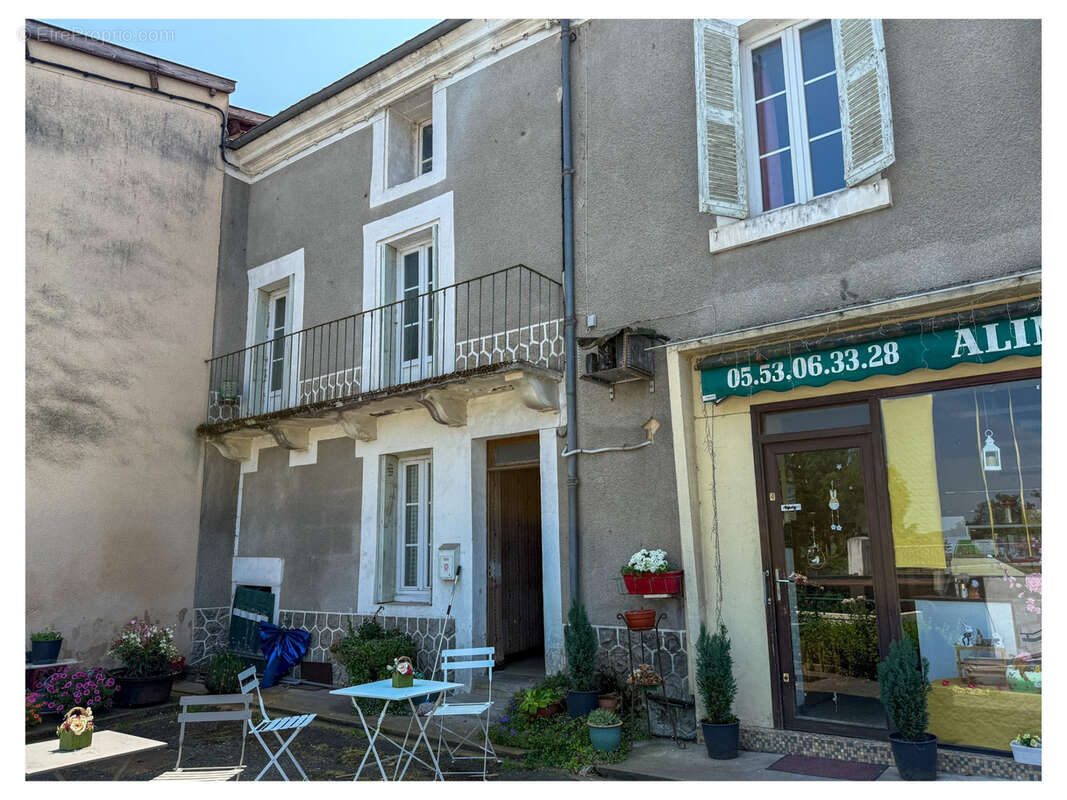 Maison à AGONAC