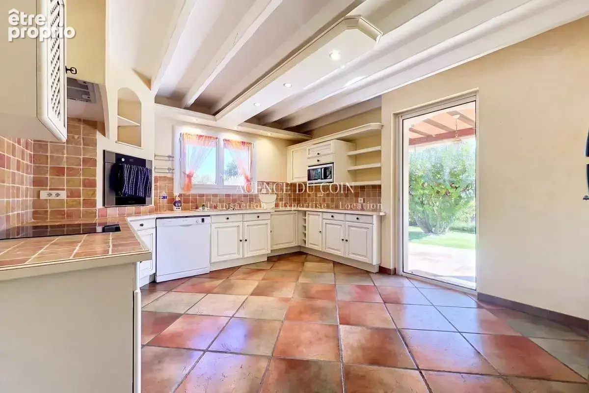 Propriete de prestige - villa avec piscine et terrain de 450 - photo 7