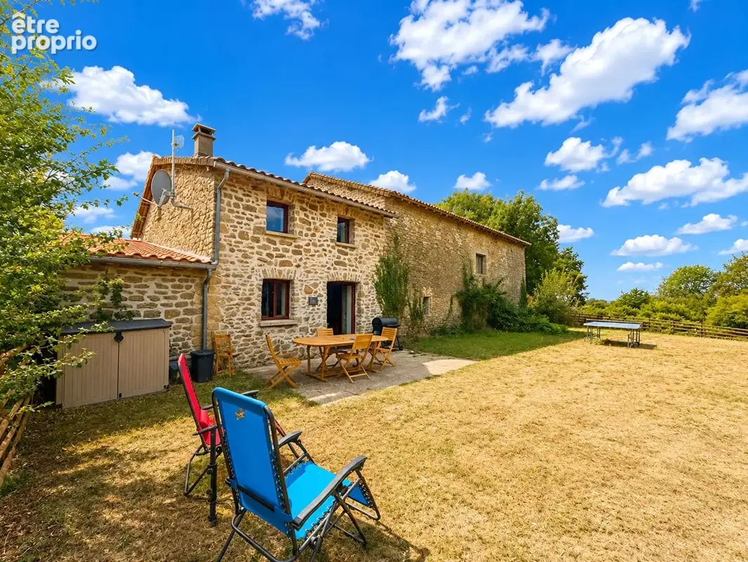 HAUTE-VIENNE -Superbe maison en pierre entièrement rénovée avec jardin de 2 917 m² et grande grange - photo 4
