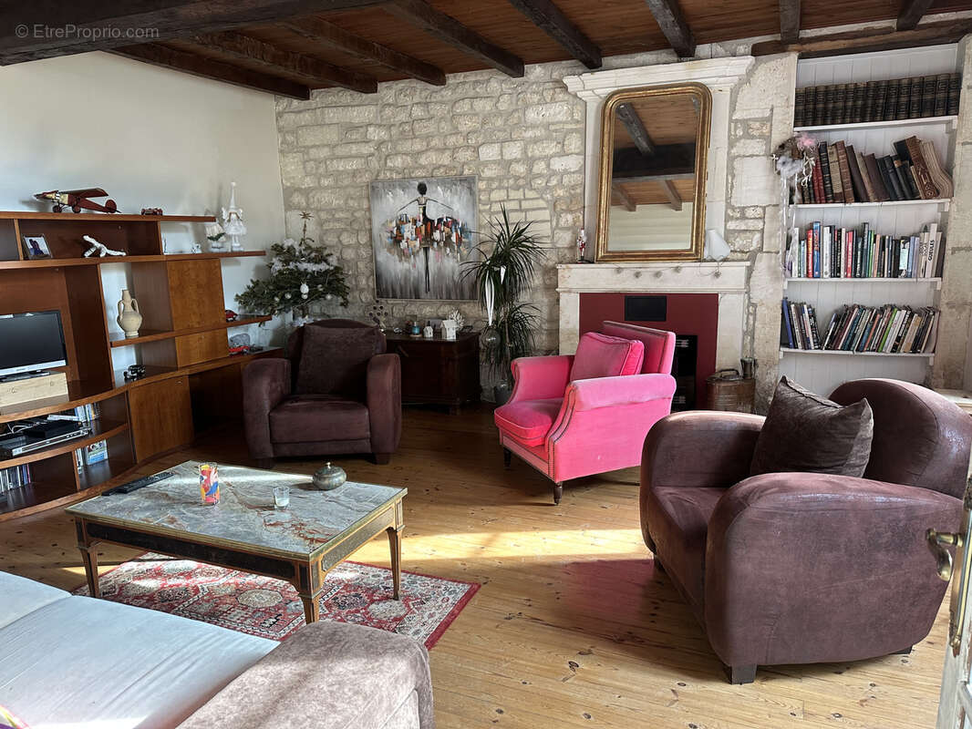 Maison de caractère au cœur de la campagne charentaise. - photo 6