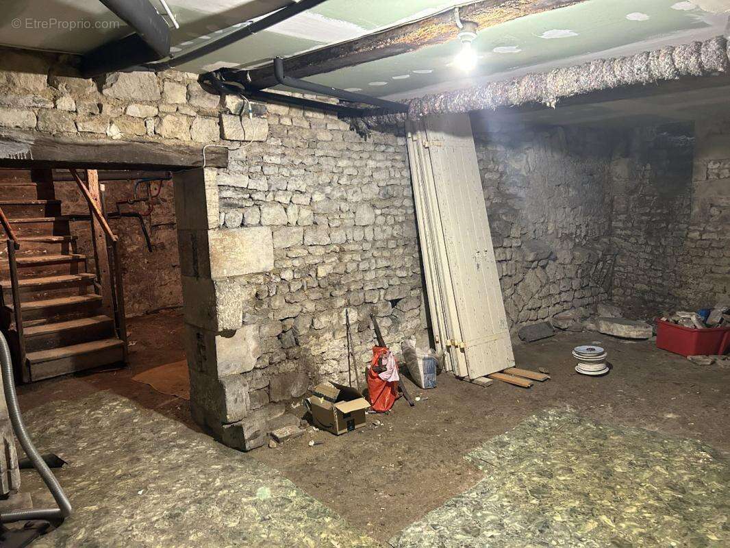 Maison à SAINT-JEAN-D'ANGELY