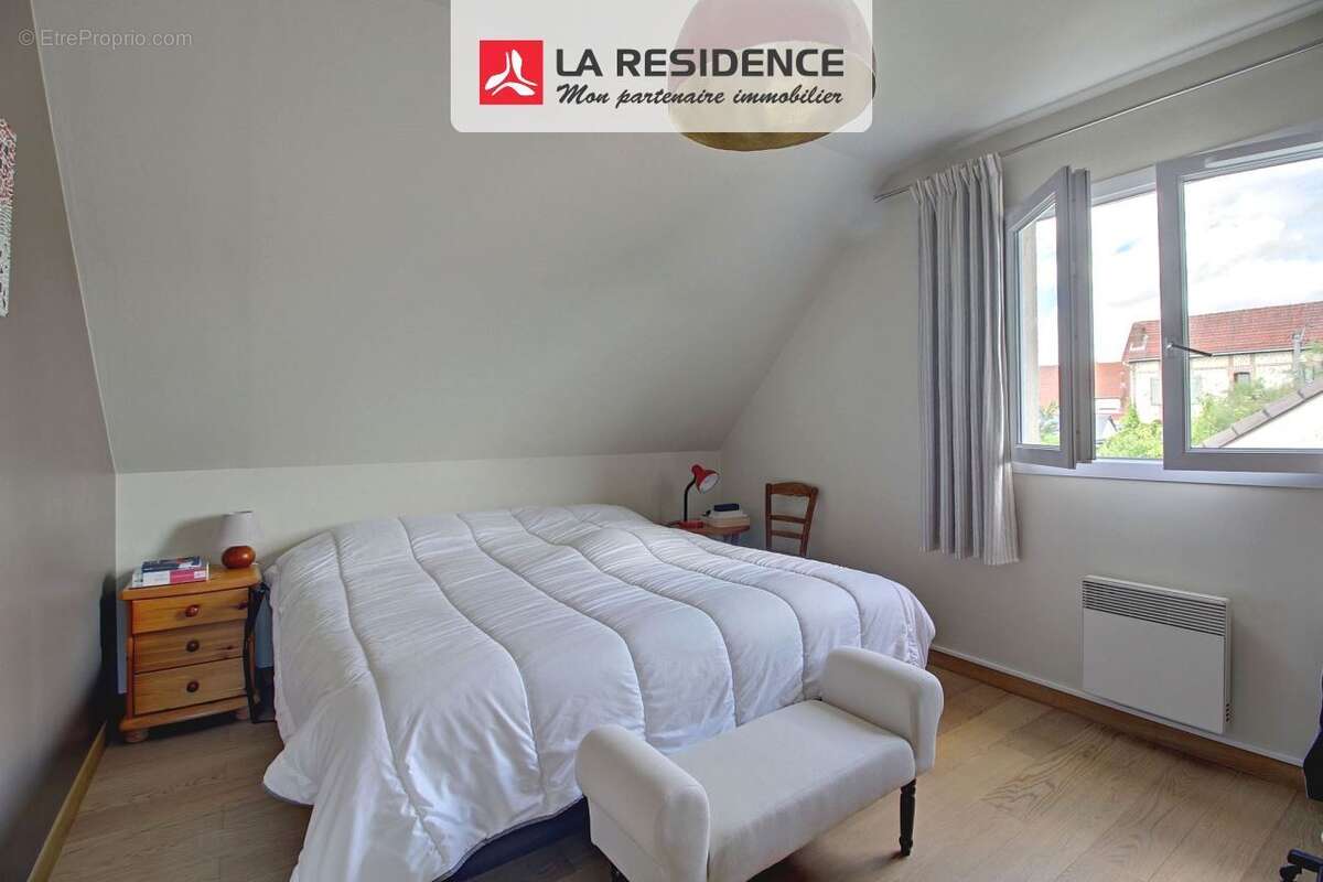 Maison à SAINT-ETIENNE-DU-ROUVRAY