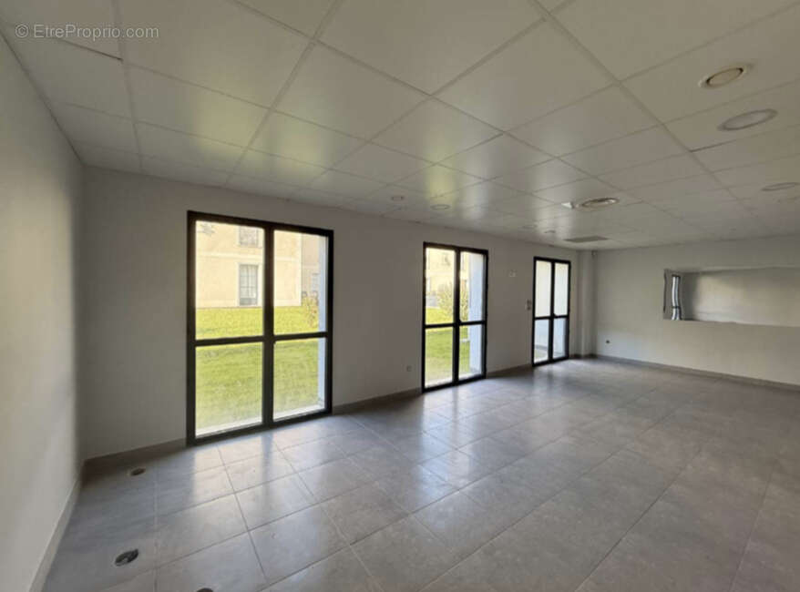 Commerce à LA CHAPELLE-EN-SERVAL