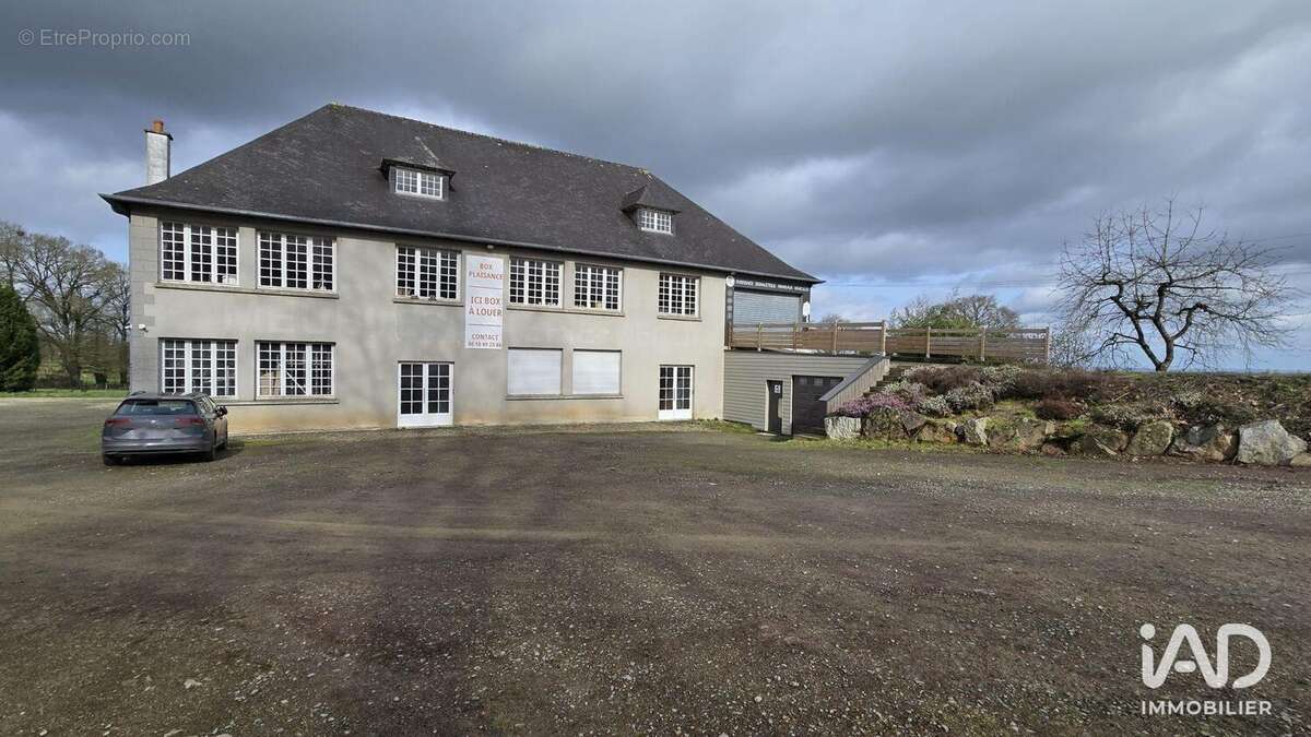 Commerce 950 m² à Saint-Aubin-Du-Cormier  - photo 8