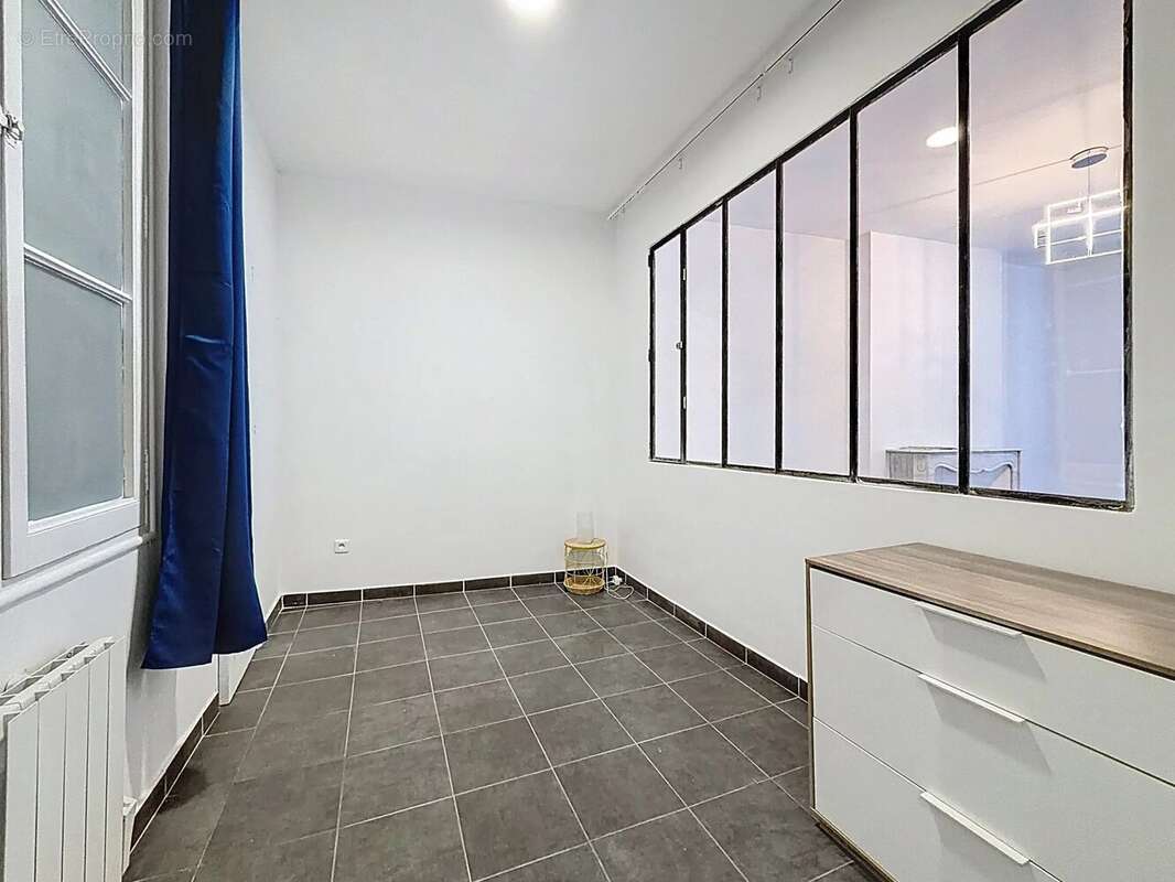 Appartement à MARSEILLE-1E