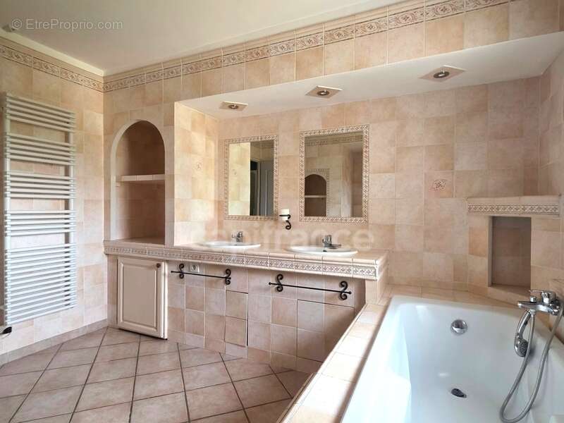 Maison à vendre de 200 m² avec piscine – Piégros-la-Clastre (26) - photo 11