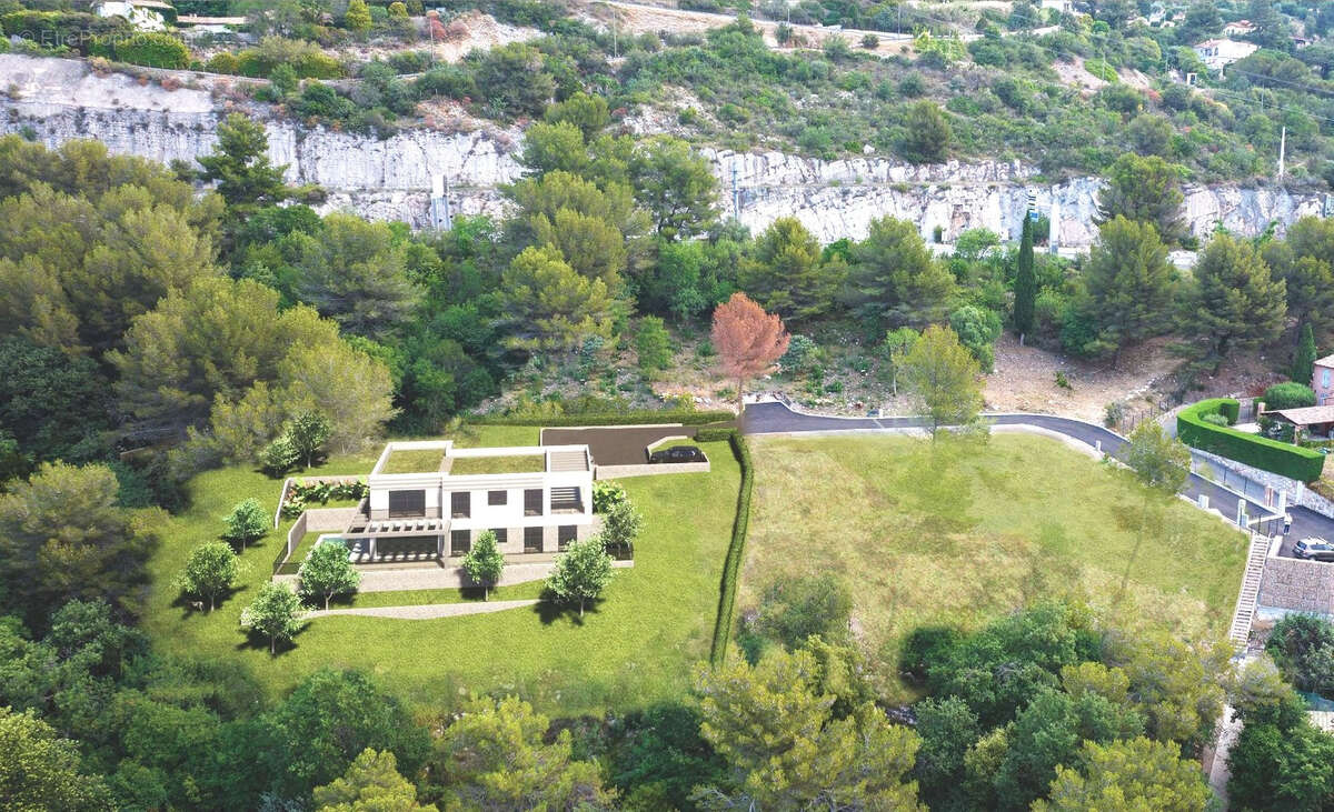 Terrain à LA TURBIE