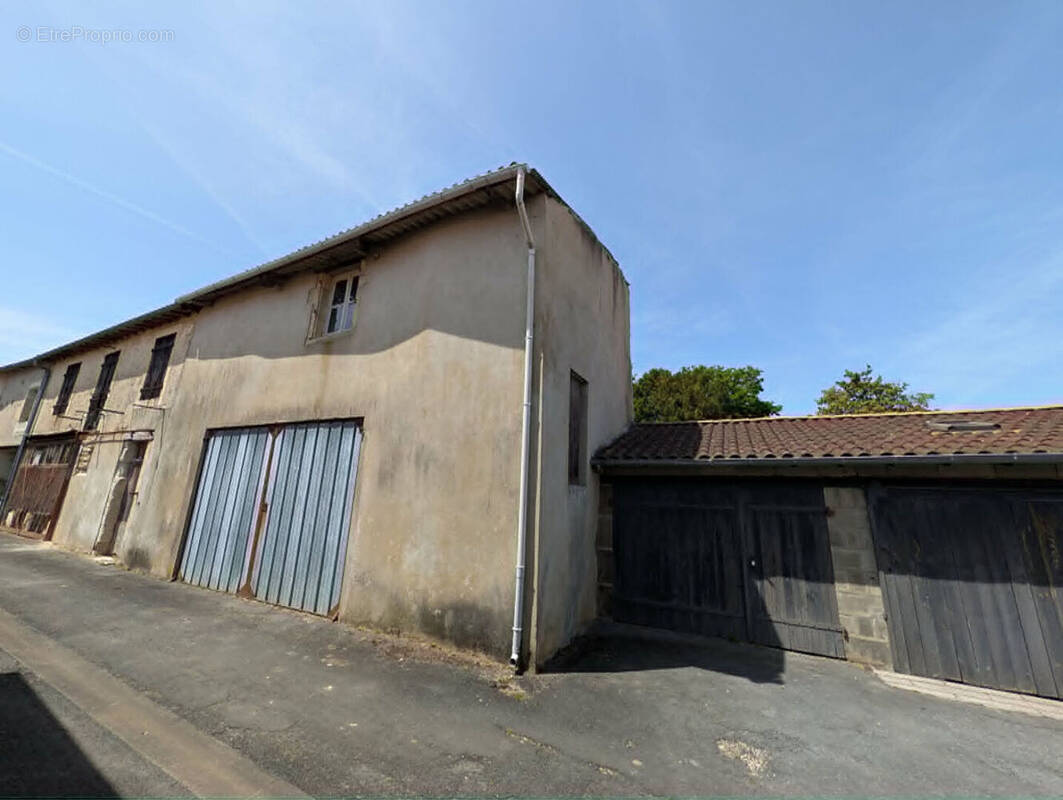 Parking à SAINT-MAIXENT-L'ECOLE