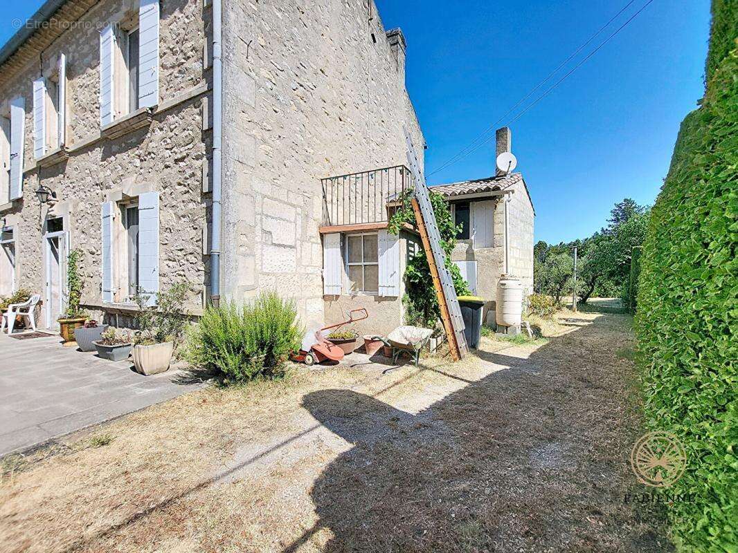 MAS DE CARACTERE en campagne 150m2 habitable Terrain 560m2 - photo 2