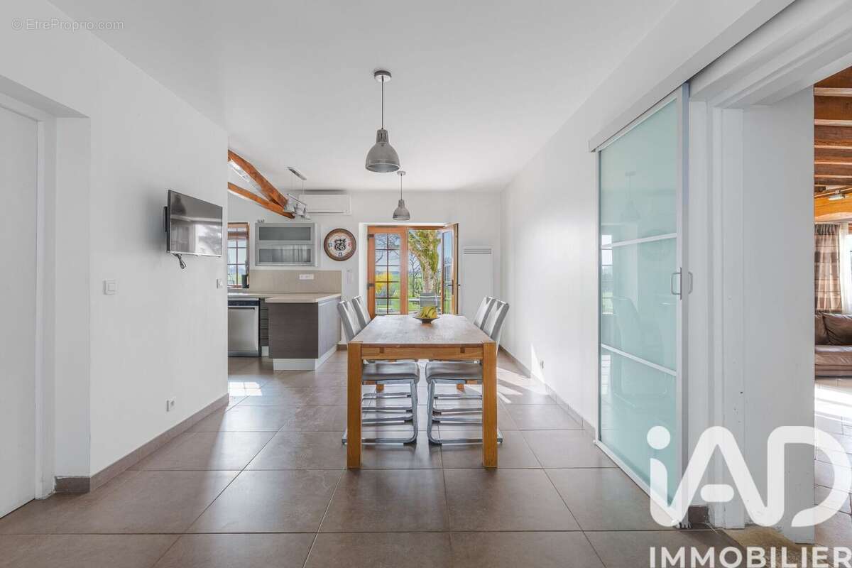 Maison 275 m² à Villebeon  - photo 5