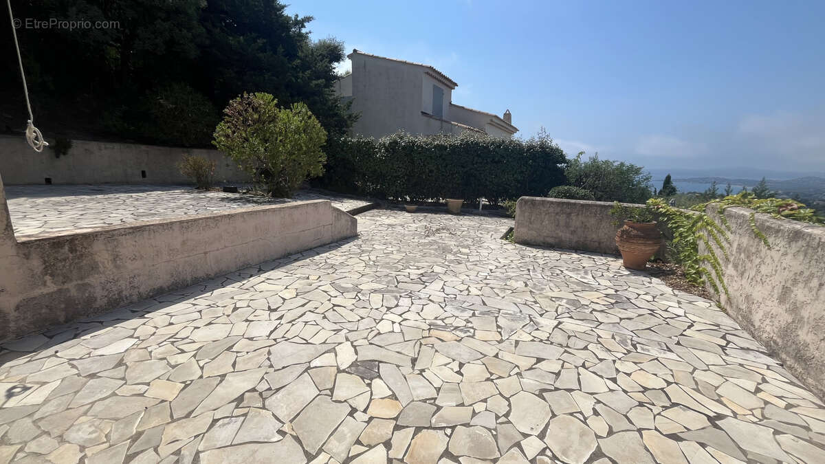 Maison à ROQUEBRUNE-SUR-ARGENS