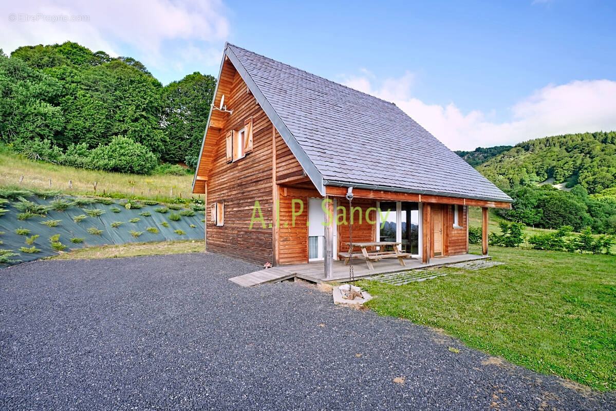 Maison à CHAMBON-SUR-LAC