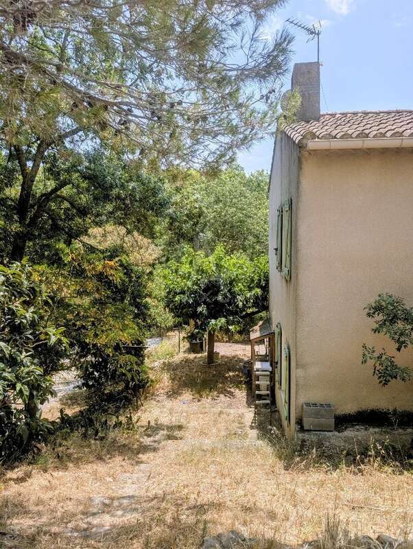 Exclusivite fabrezan proche du centre avec jardin et garages - photo 16