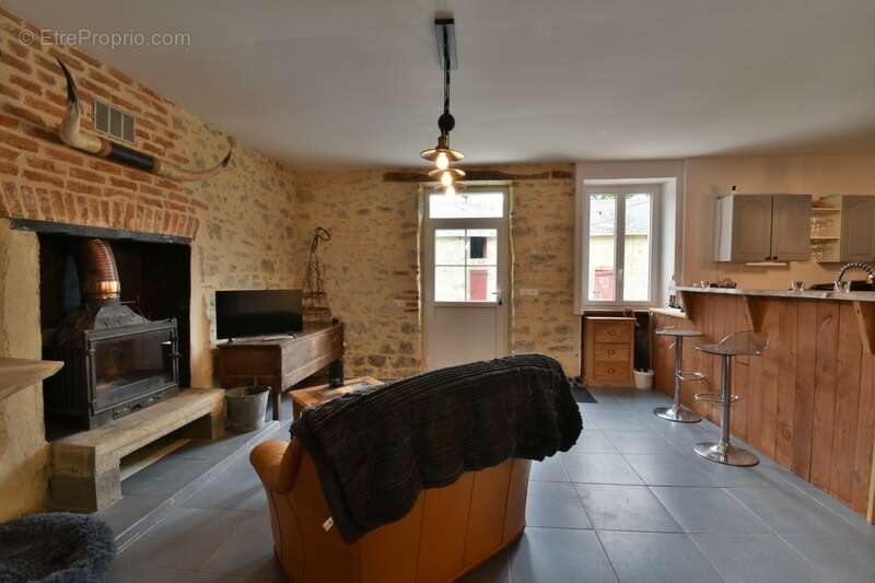 Maison à SAINT-LEGER-MAGNAZEIX