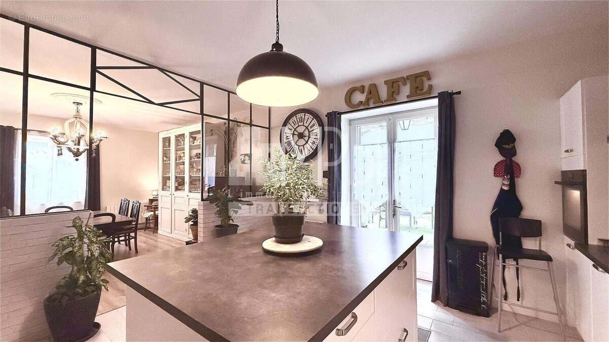 Maison à SAINT-JEAN-SUR-REYSSOUZE