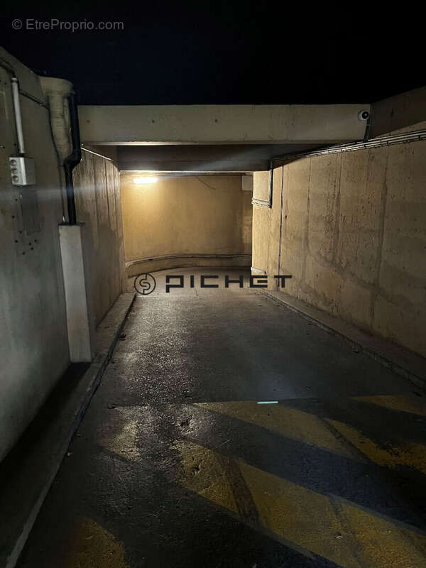 Parking à PARIS-15E