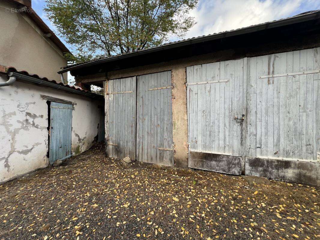 Maison à DECAZEVILLE