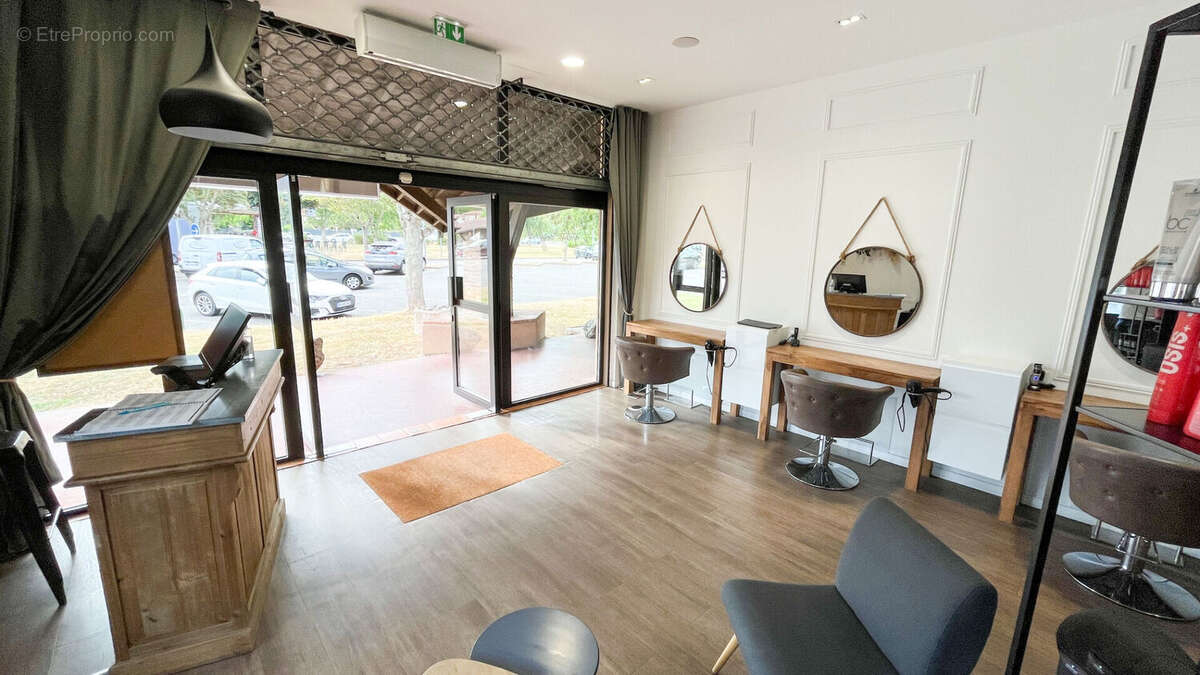 Commerce à LACROIX-FALGARDE