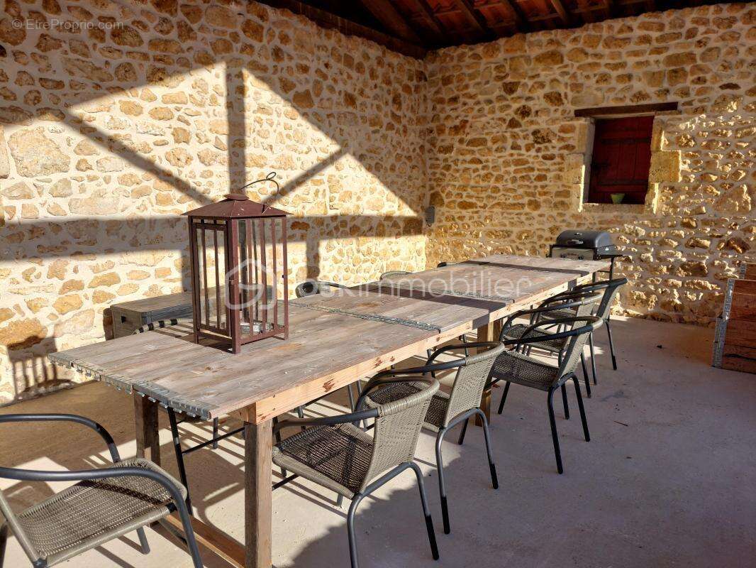 Maison à LUSSAS-ET-NONTRONNEAU