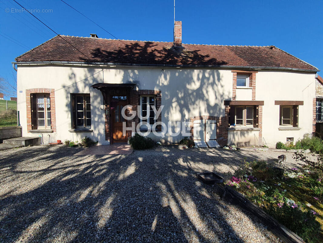 Maison à MONT-SAINT-SULPICE