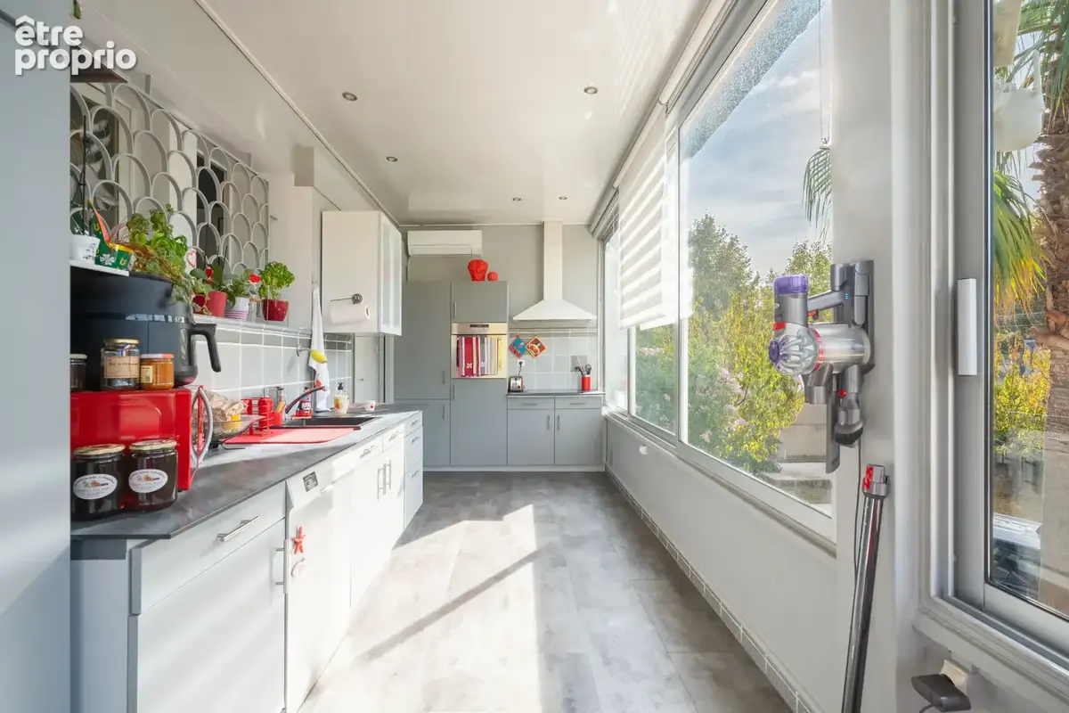 Une propriété pleine de charme comprenant deux appartements indépendants avec deux entrées séparées sur un ter - photo 10