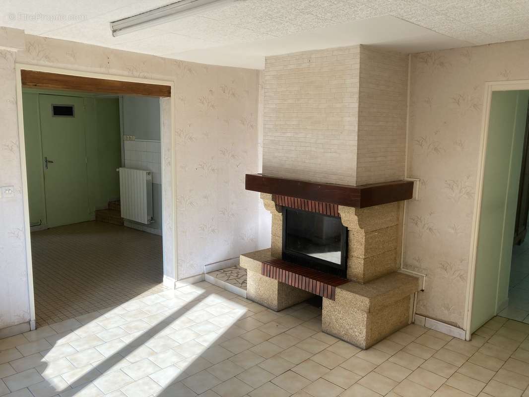 Maison à FAYE-LA-VINEUSE