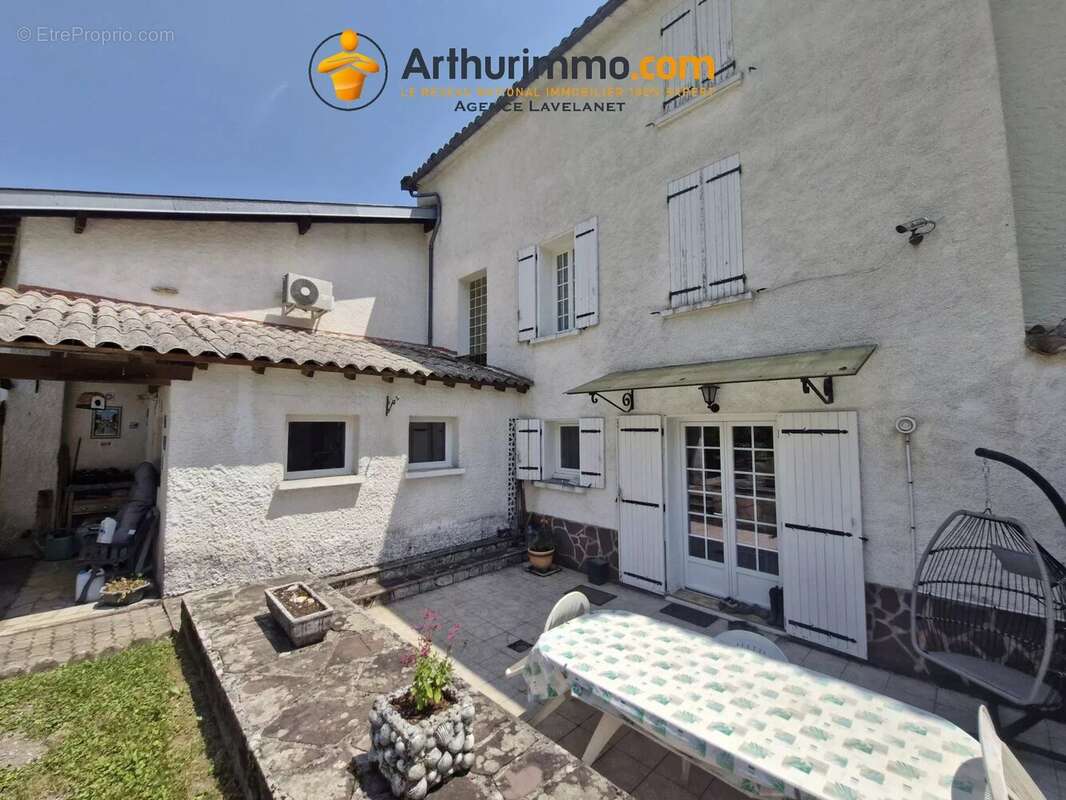 Maison de caractère avec dépendances, piscine et espaces extérieurs - photo 30