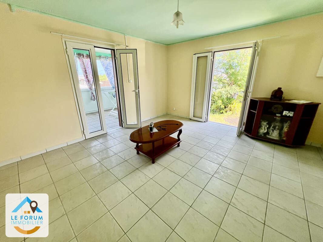 Saint joseph 97480 - villa f3 habitable de suite -varangue + garage - terrain clos et piscinable - facile d'ac - photo 3