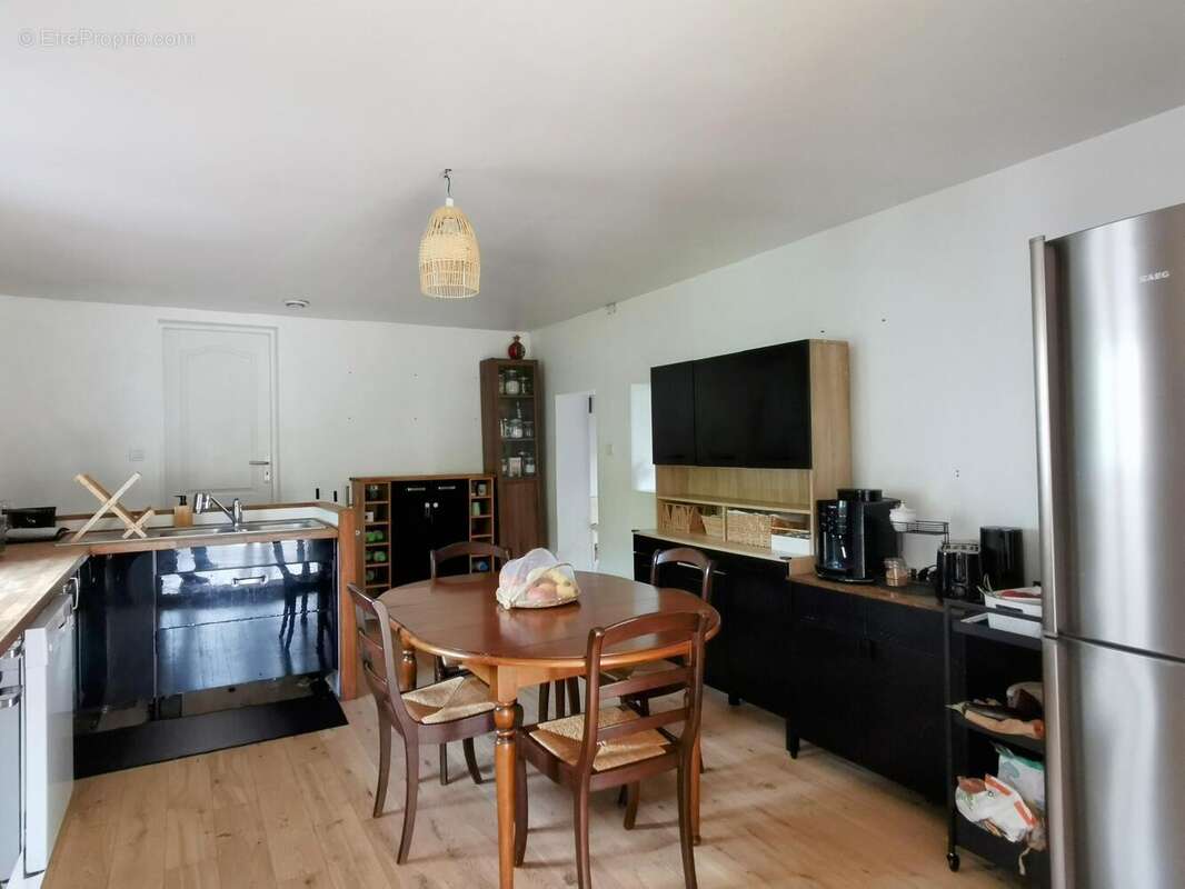 Maison 163 m² à Saint-Yzan-De-Soudiac  - photo 8