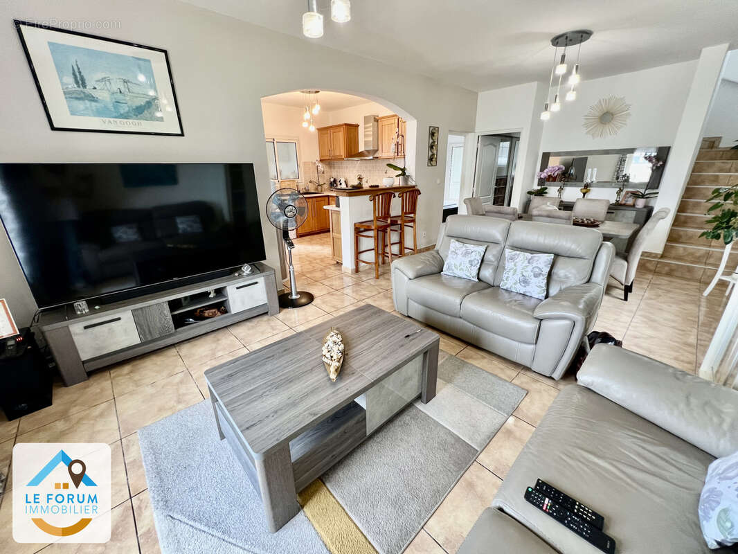 Saint pierre 97410 - villa f4 saine et fonctionnelle - beaux volumes - a etage - commodites a proximite - photo 3