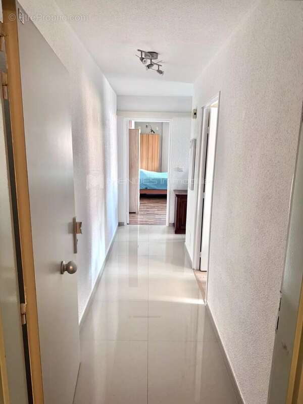 Appartement 2 pieces centre carnoles - photo 5