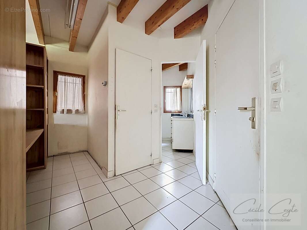 LA TRONCHE, Proche Hôpital, Maison familiale avec 5 chambres - photo 11
