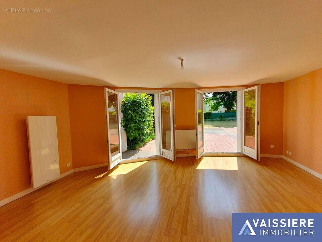 Maison à VOISINS-LE-BRETONNEUX