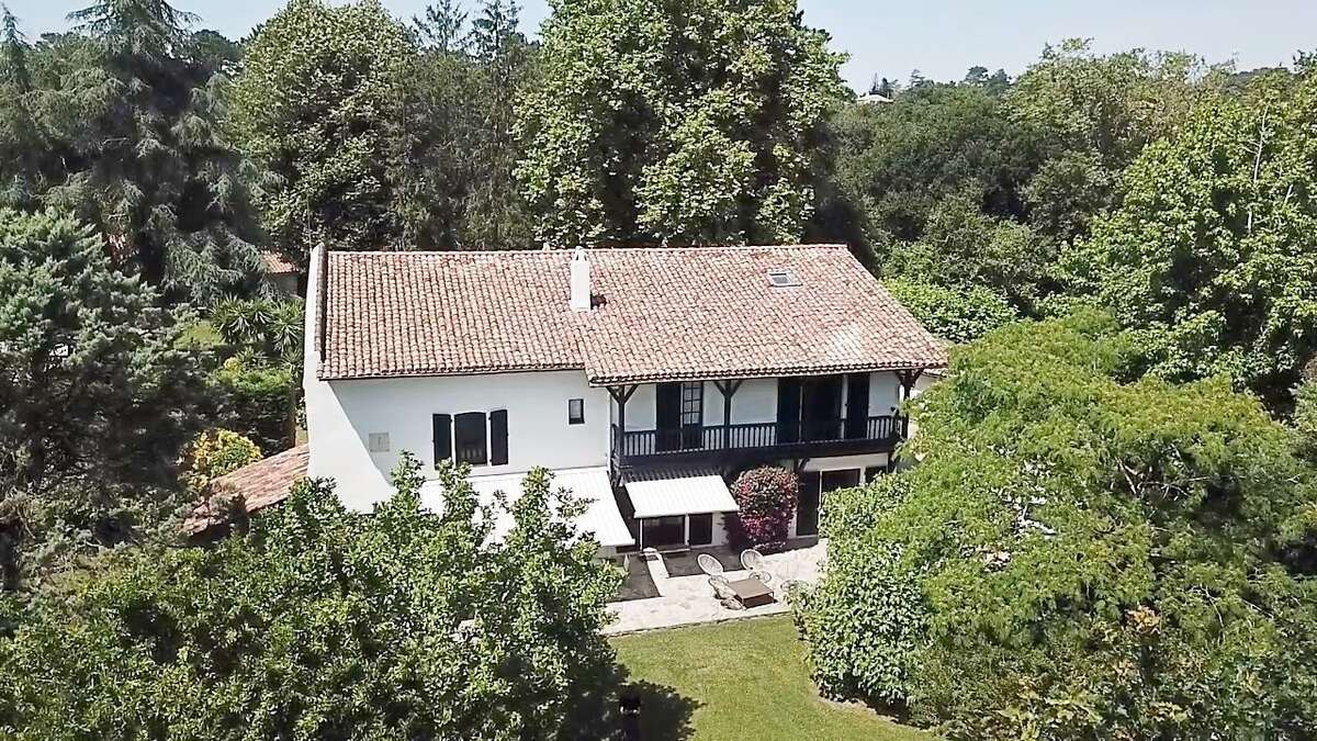 Propriete d' exception sur 3 hectares de 450 m2 habitables - photo 3