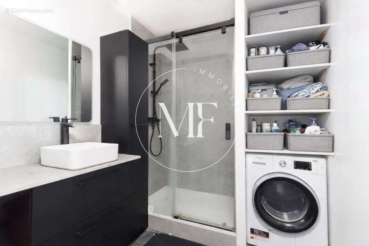 Appartement à COURBEVOIE