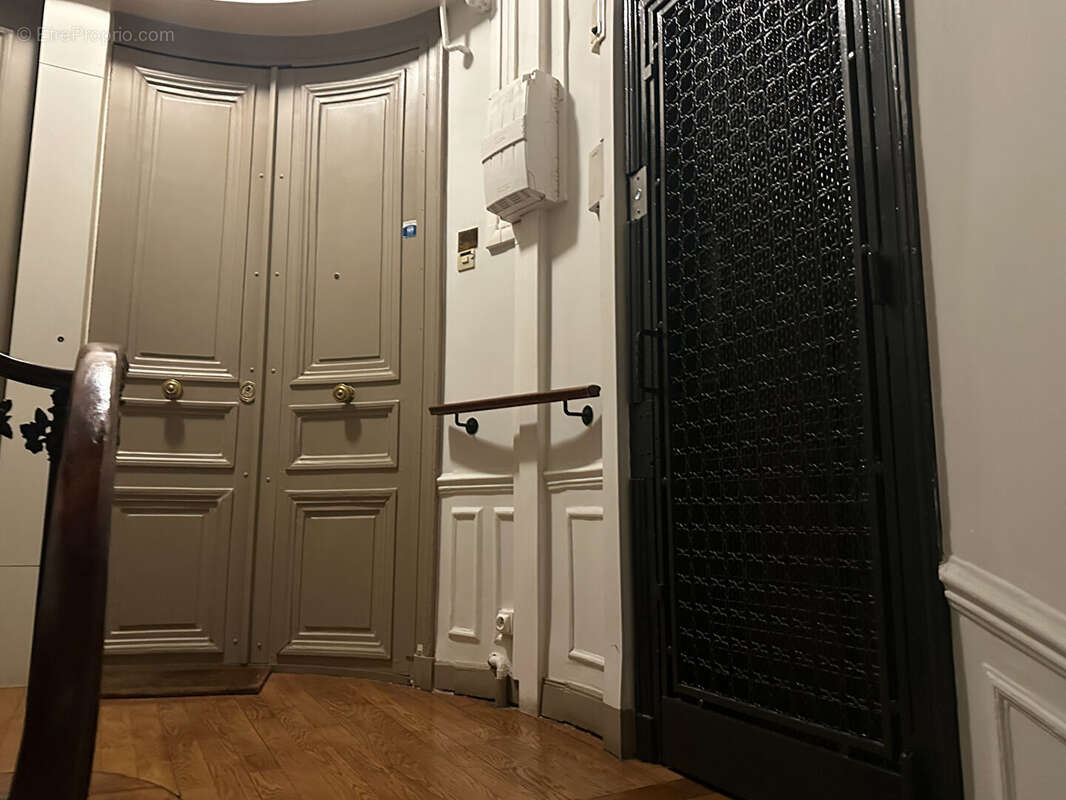 Appartement à PARIS-1E