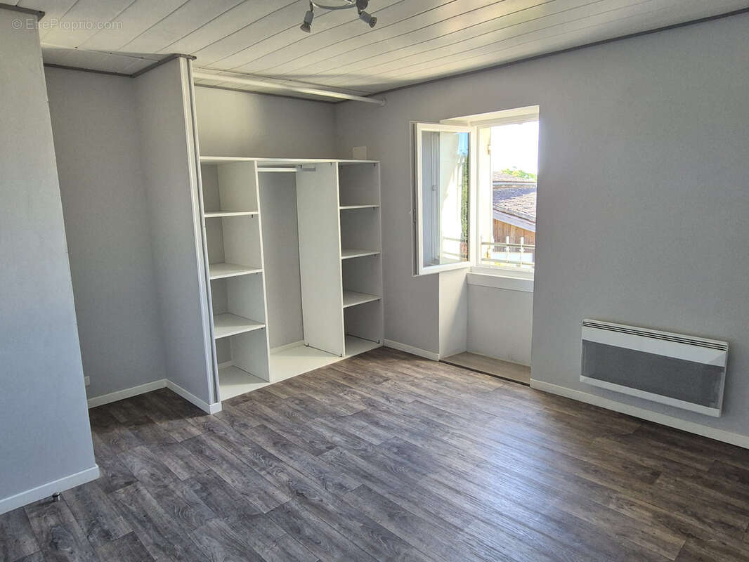 Maison en pierre rénovée de 109 m2, 3 chambres, grandes dépendances et jardin - photo 8