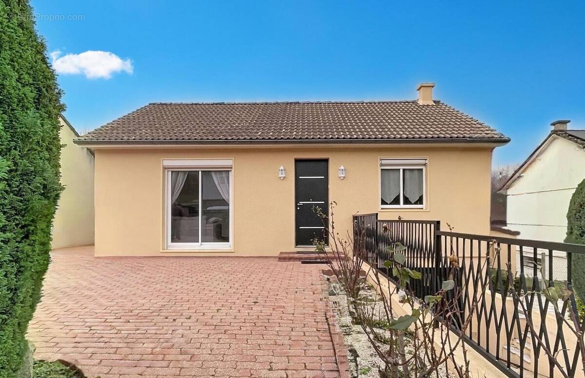 Photo 1 - Maison à VILLENEUVE-LA-GUYARD