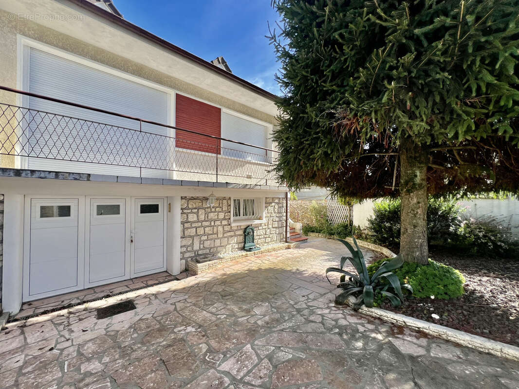 Jolie Maison à La Ville du Bois - photo 3