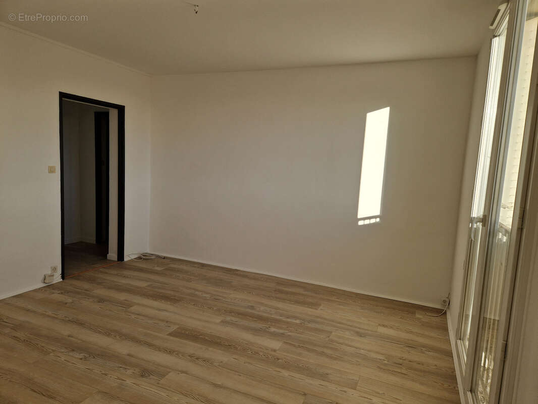 Appartement à VALREAS