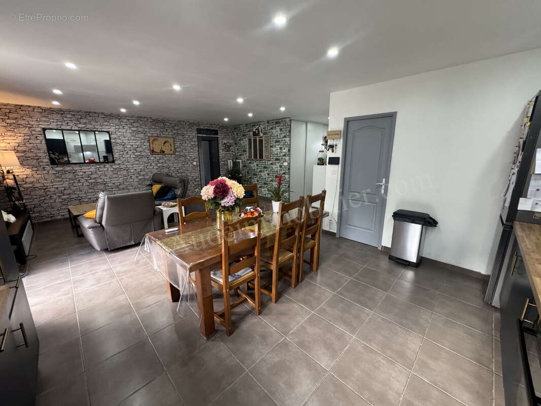Villa de plain-pied avec jardin et garage - photo 4