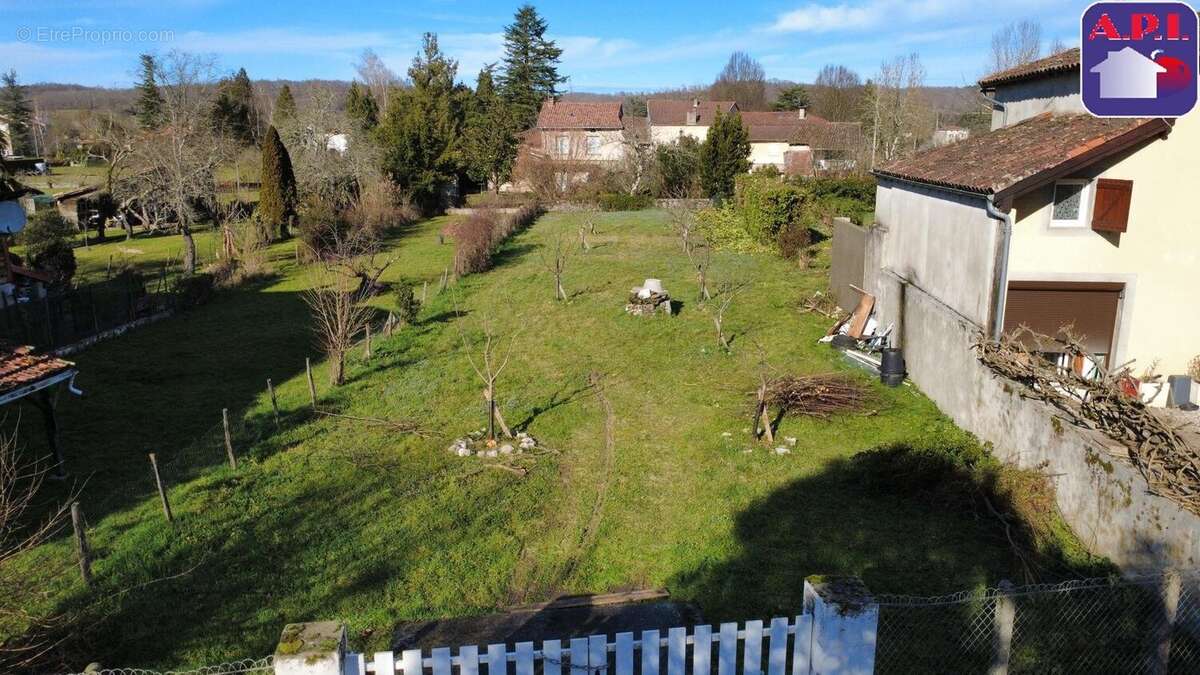 Terrain 901 m² à Prat-Bonrepaux  - photo 2
