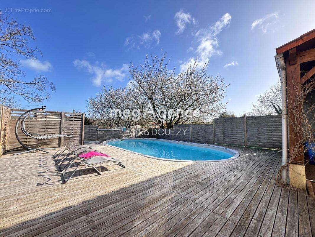 Maison à LES HERBIERS