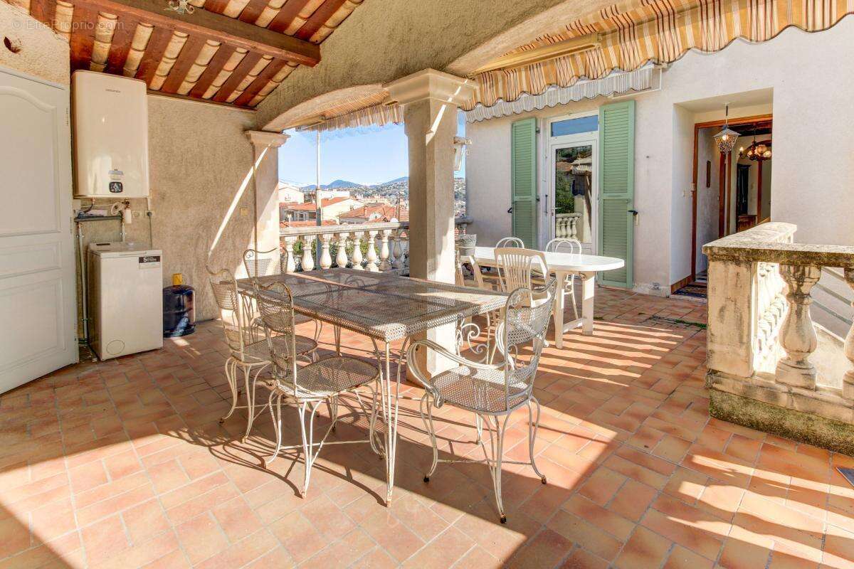 Maison à SAINT-LAURENT-DU-VAR